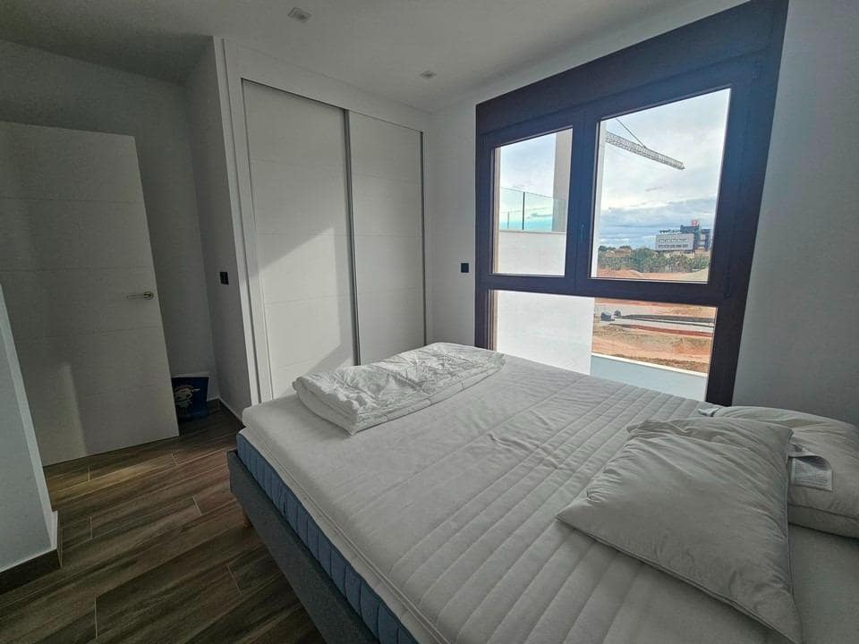3 sypialnia Willa na sprzedaż w Torrevieja z basenem garażem - 495 000 € (Ref: 10049370)