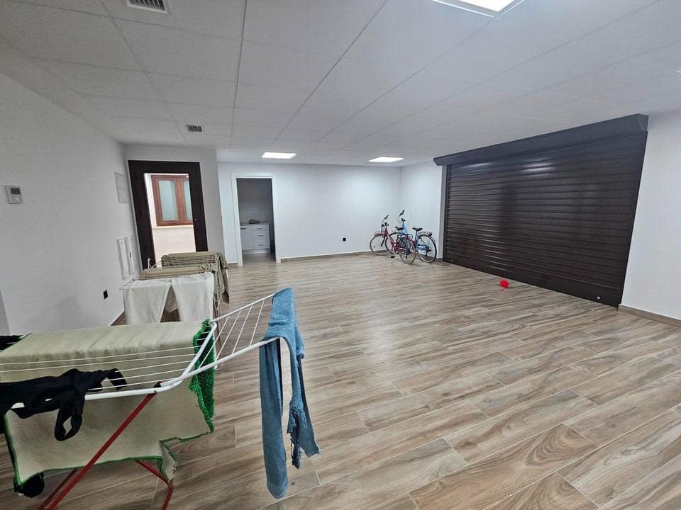 3 sypialnia Willa na sprzedaż w Torrevieja z basenem garażem - 495 000 € (Ref: 10049370)