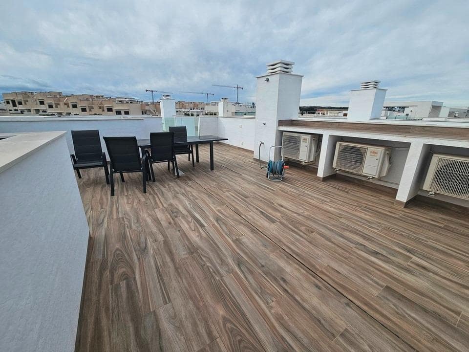 3 sypialnia Willa na sprzedaż w Torrevieja z basenem garażem - 495 000 € (Ref: 10049370)