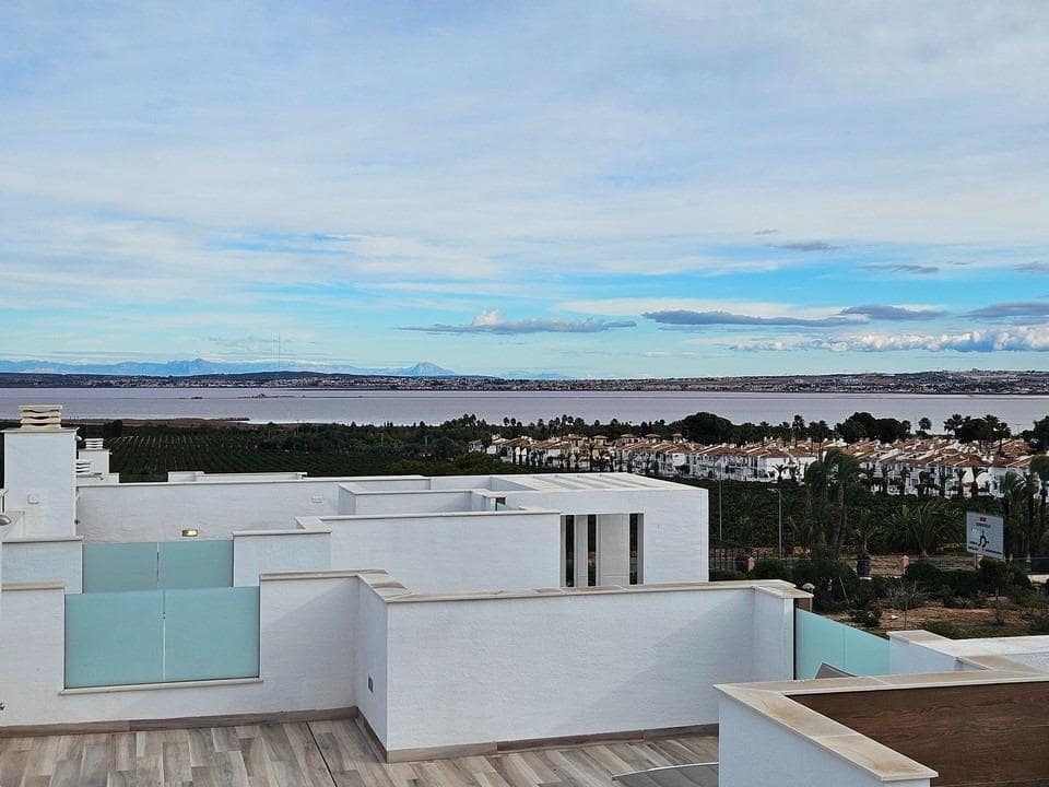 3 sypialnia Willa na sprzedaż w Torrevieja z basenem garażem - 495 000 € (Ref: 10049370)