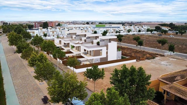 Chalet de 3 habitaciones en Pinar de Campoverde, Pilar de la Horadada en venta con piscina garaje - 550.000 € (Ref: 10115936)