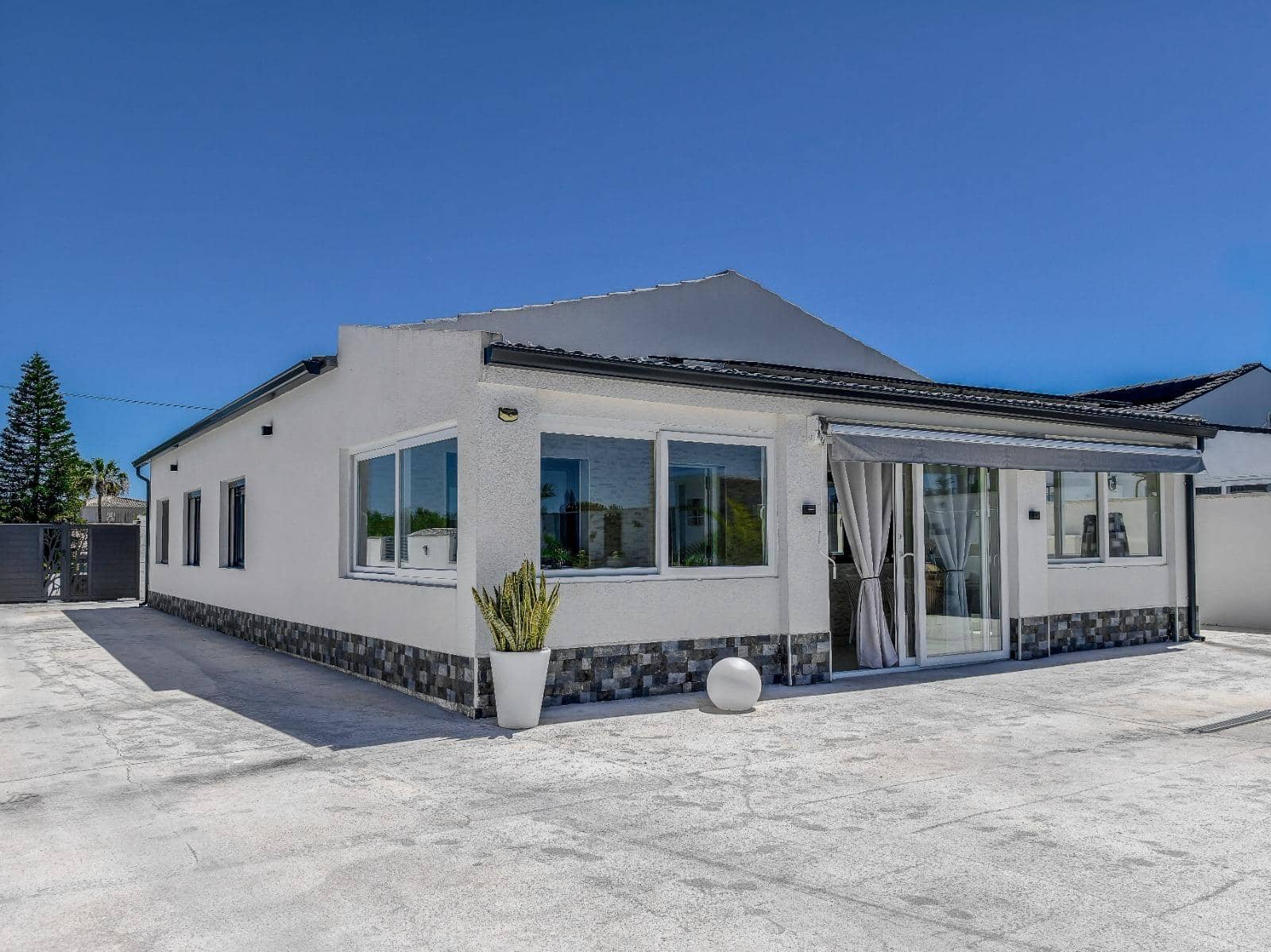 3 bedroom Villa for sale in San Fulgencio with pool garage - € 499,000 (Ref: 10147192)