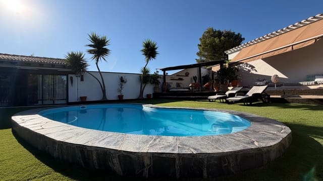 3 bedroom Finca/Country House for sale in La Romana with pool - € 499,000 (Ref: 10183195)