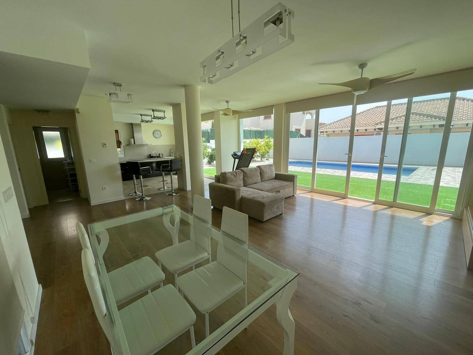 6 Zimmer Villa zu verkaufen in La Marina mit Pool Garage - 695.995 € (Ref: 7814449)