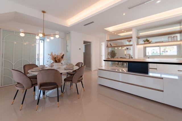 3 soverom Villa til salgs i Los Alcázares med svømmebasseng garasje - € 552 500 (Ref: 8086657)