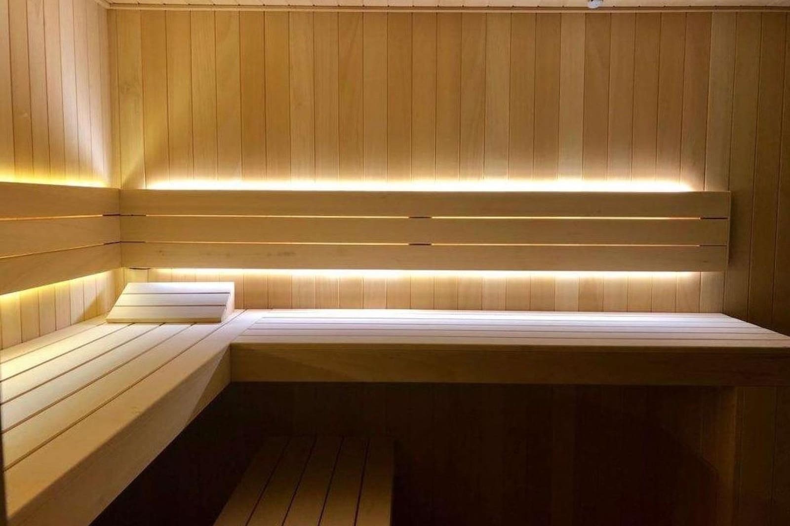 Apartamento de 2 habitaciones en Marbella en venta con piscina - 985.000 € (Ref: 8222663)