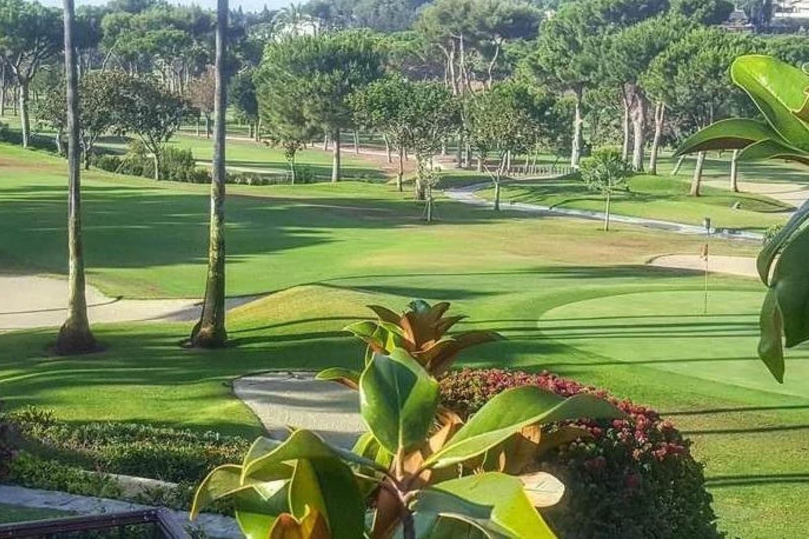 Apartamento de 2 habitaciones en Marbella en venta con piscina - 985.000 € (Ref: 8222663)