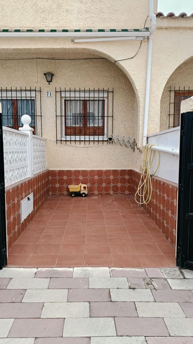 2 soveværelse Rækkehus til salg i La Marina - € 110.000 (Ref: 8992388)