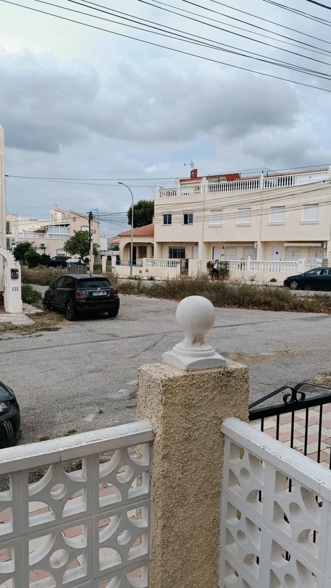 2 soveværelse Rækkehus til salg i La Marina - € 110.000 (Ref: 8992388)