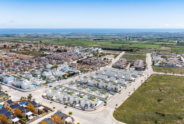 3 slaapkamer Villa te koop in La Marina, Elche / Elx met zwembad - € 397.500 (Ref: 9126790)