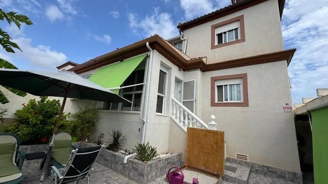 4 soverom Rekkehus til salgs i La Marina, Elche / Elx med svømmebasseng - € 199 000 (Ref: 9206833)