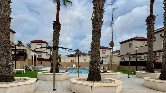 4 soverom Rekkehus til salgs i La Marina, Elche / Elx med svømmebasseng - € 199 000 (Ref: 9206833)