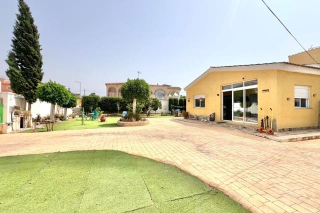 4 Zimmer Villa zu verkaufen in La Marina, Elche / Elx mit Pool - 410.000 € (Ref: 9219975)