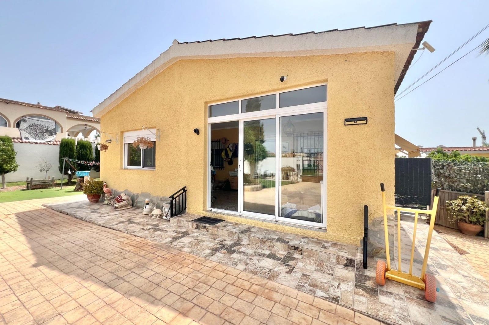 4 Zimmer Villa zu verkaufen in La Marina mit Pool - 410.000 € (Ref: 9219975)