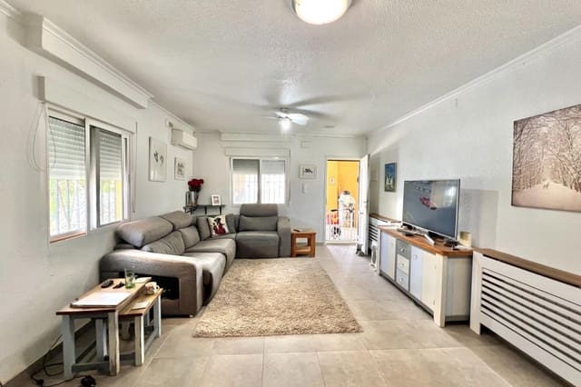 4 Zimmer Villa zu verkaufen in La Marina, Elche / Elx mit Pool - 410.000 € (Ref: 9219975)