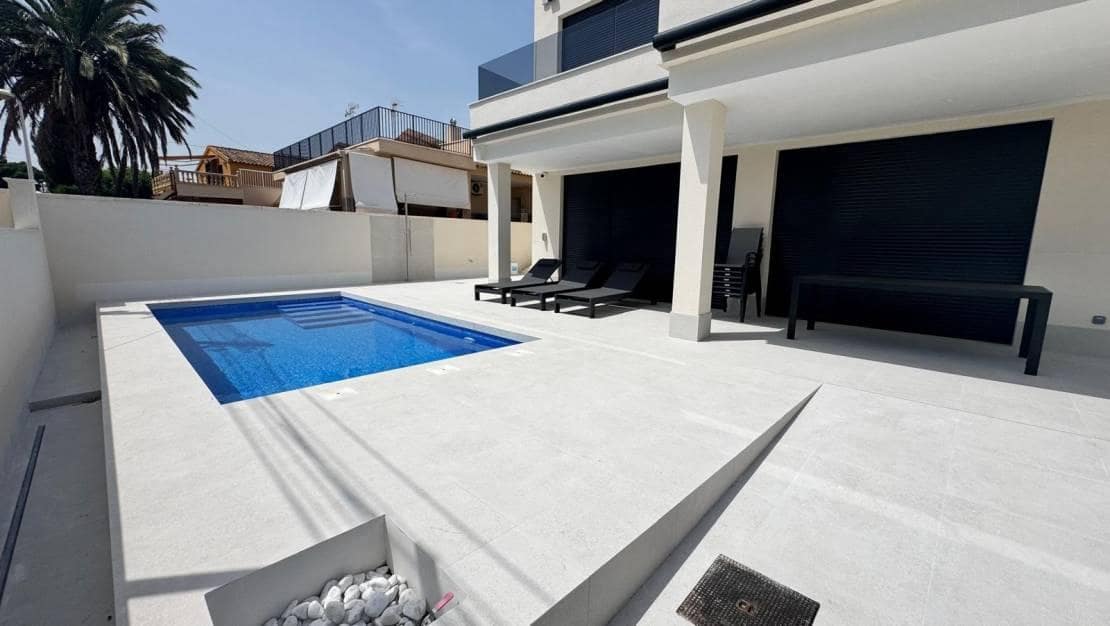 4 chambre Villa/Maison à vendre à El Pinet avec piscine - 650 000 € (Ref: 9228555)