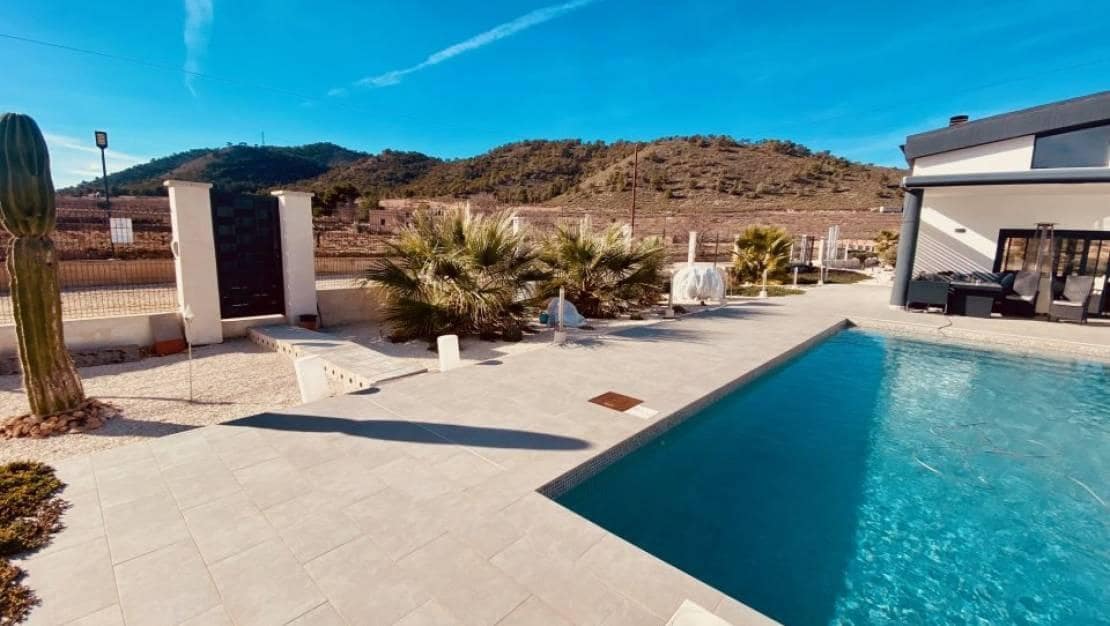 3 bedroom Villa for sale in Pinoso with pool - € 349,000 (Ref: 9232922)