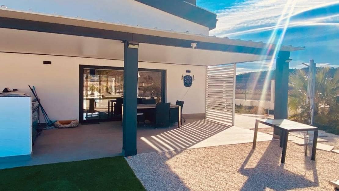 3 bedroom Villa for sale in Pinoso with pool - € 349,000 (Ref: 9232922)