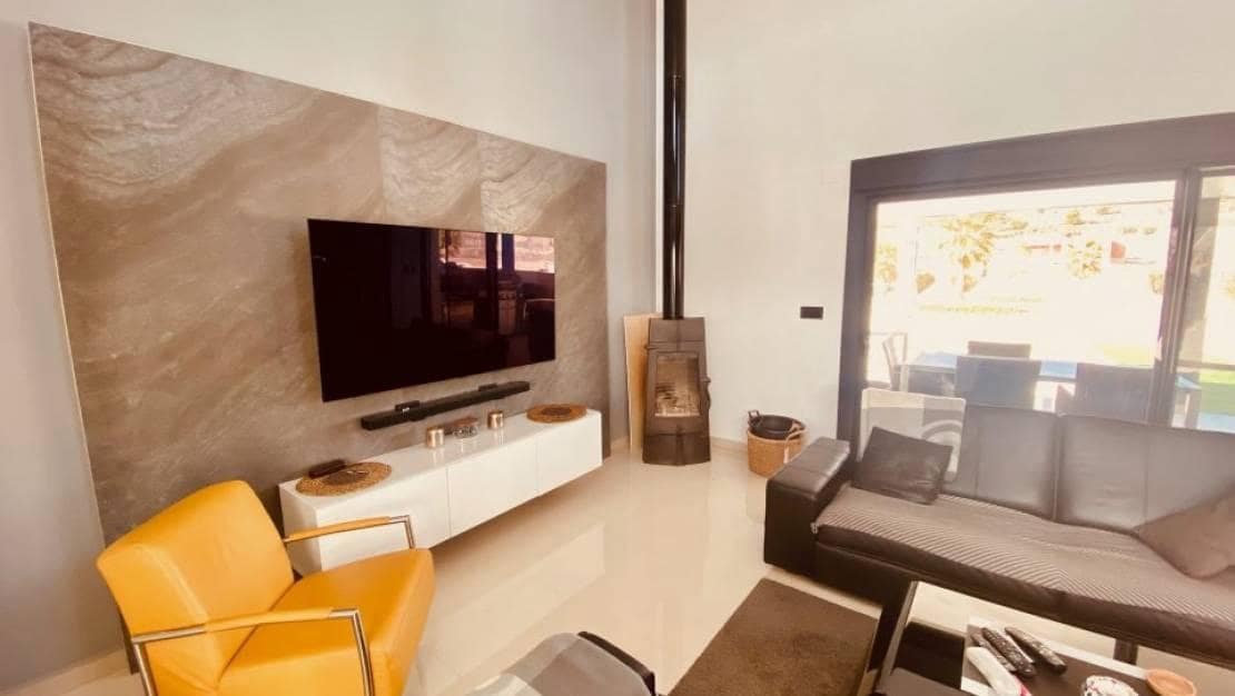 3 bedroom Villa for sale in Pinoso with pool - € 349,000 (Ref: 9232922)