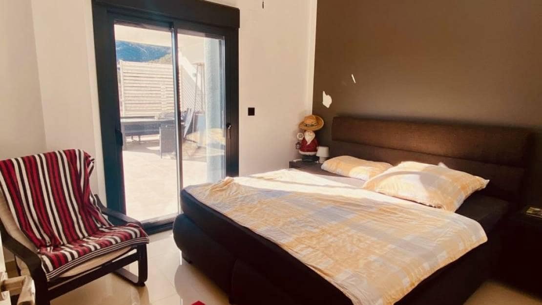 3 bedroom Villa for sale in Pinoso with pool - € 349,000 (Ref: 9232922)