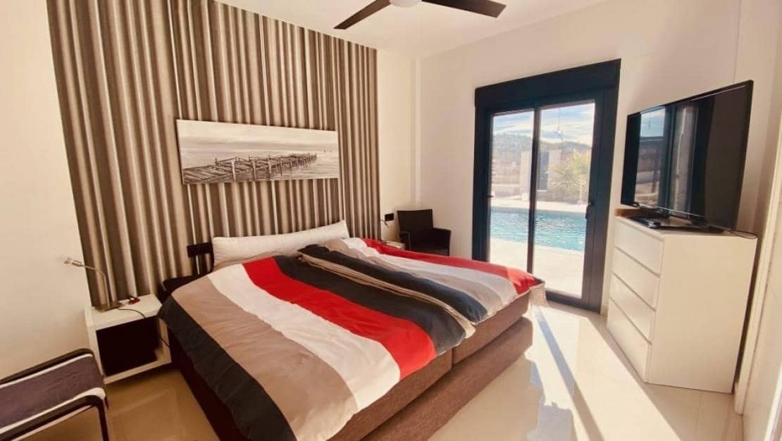 3 bedroom Villa for sale in Pinoso with pool - € 349,000 (Ref: 9232922)