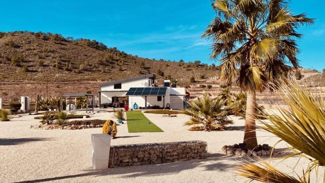 3 bedroom Villa for sale in Pinoso with pool - € 349,000 (Ref: 9232922)