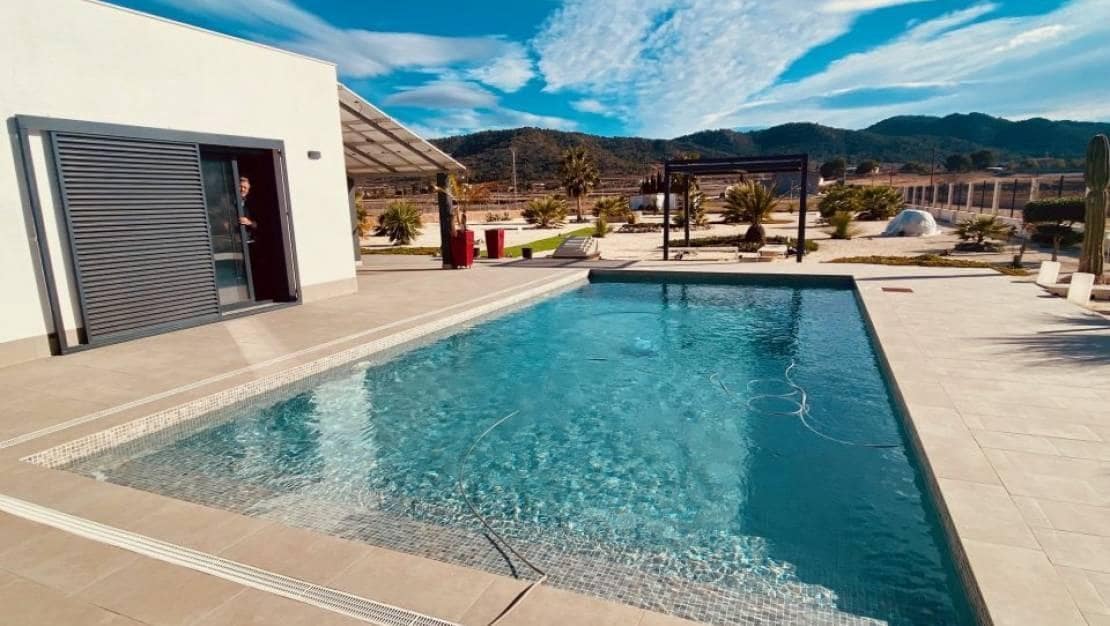 3 bedroom Villa for sale in Pinoso with pool - € 349,000 (Ref: 9232922)