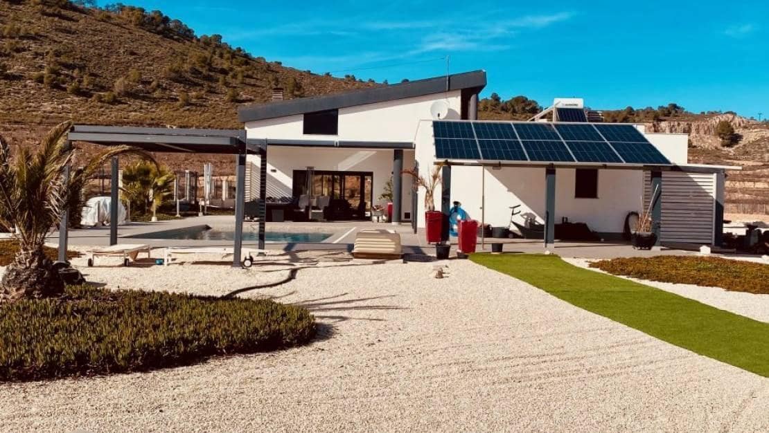 3 bedroom Villa for sale in Pinoso with pool - € 349,000 (Ref: 9232922)