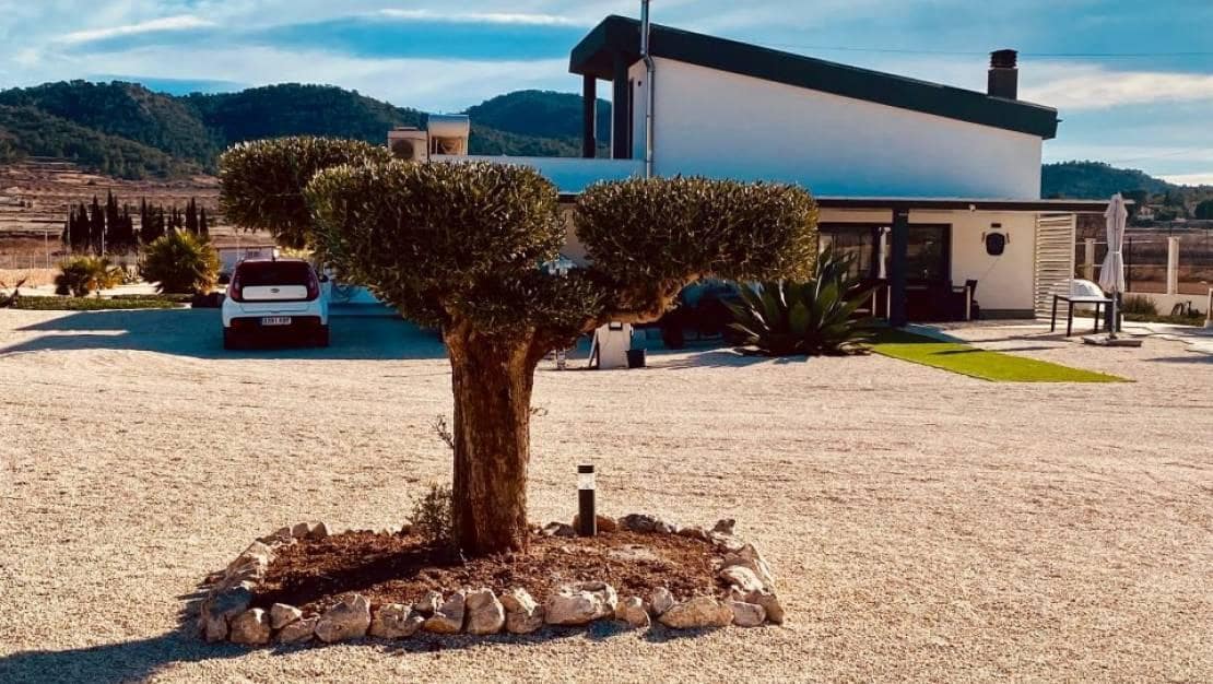 3 bedroom Villa for sale in Pinoso with pool - € 349,000 (Ref: 9232922)