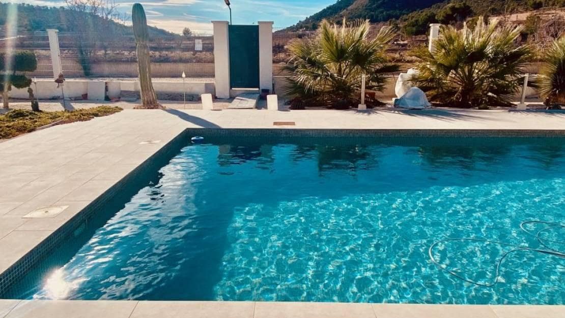 3 bedroom Villa for sale in Pinoso with pool - € 349,000 (Ref: 9232922)