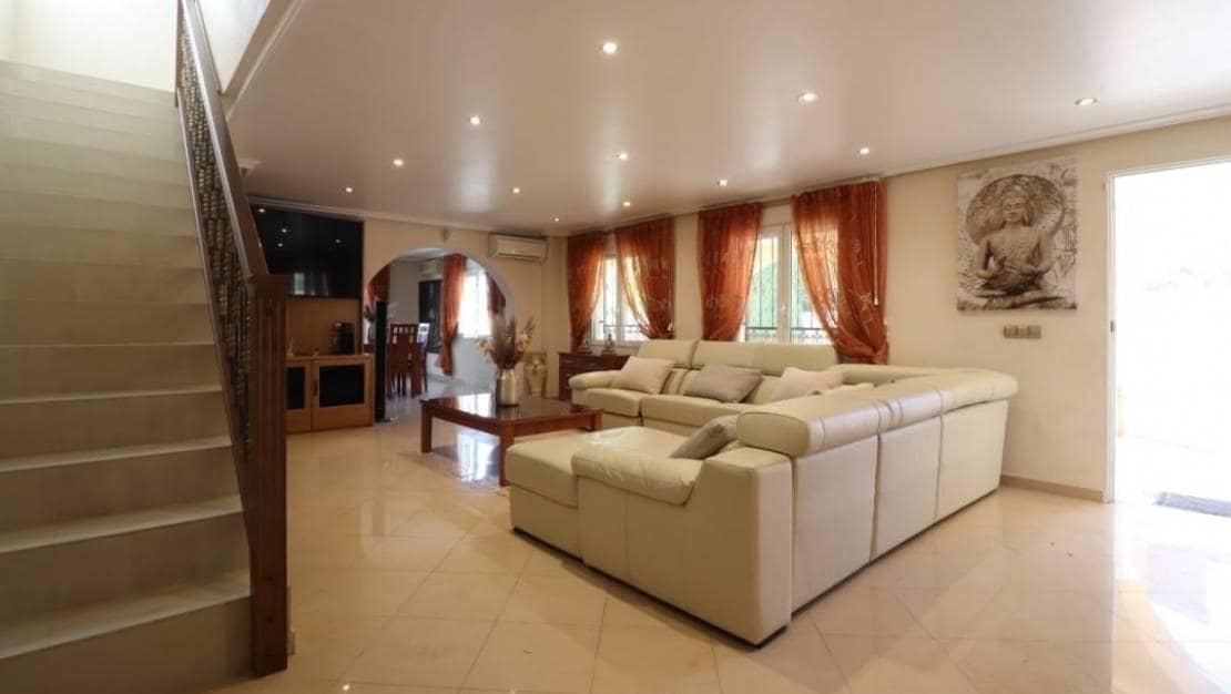 6 sypialnia Willa na sprzedaż w La Marina z basenem - 649 000 € (Ref: 9232923)