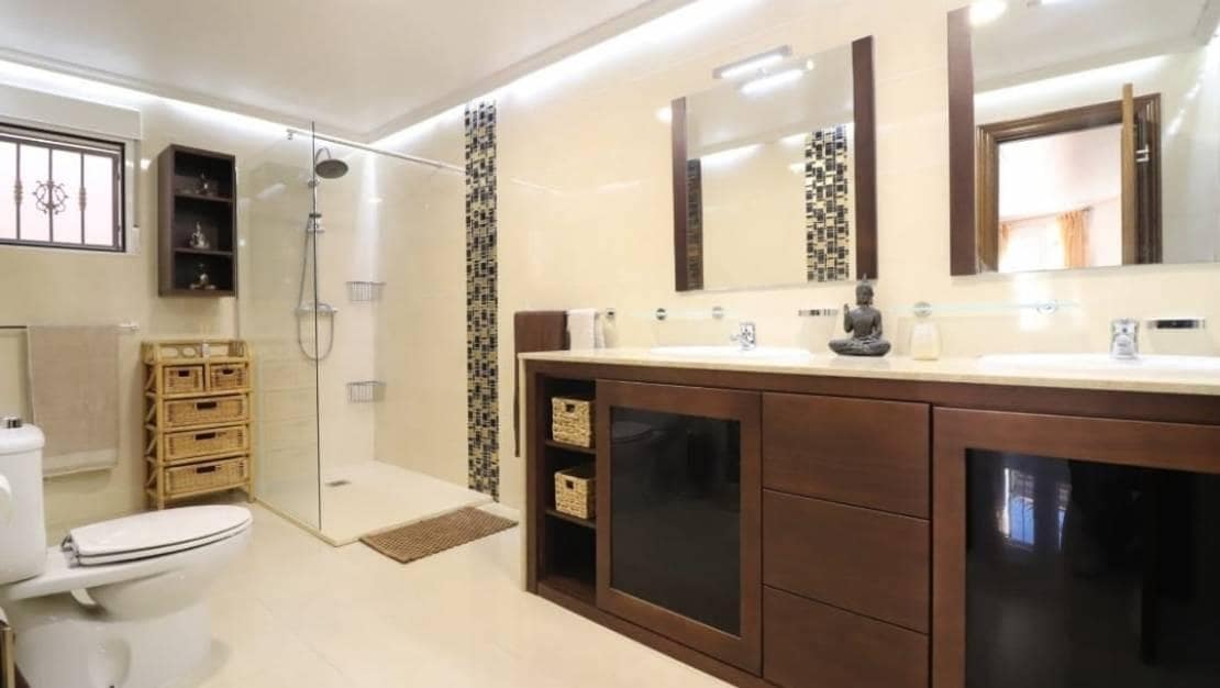 6 sypialnia Willa na sprzedaż w La Marina z basenem - 649 000 € (Ref: 9232923)