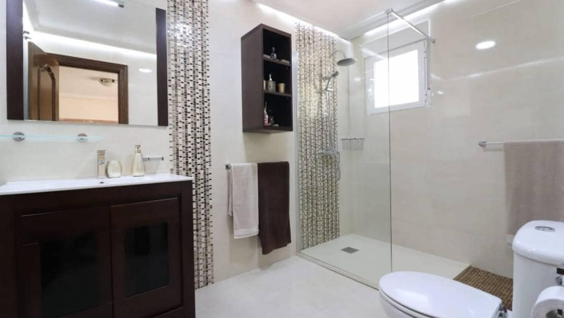 6 sypialnia Willa na sprzedaż w La Marina z basenem - 649 000 € (Ref: 9232923)