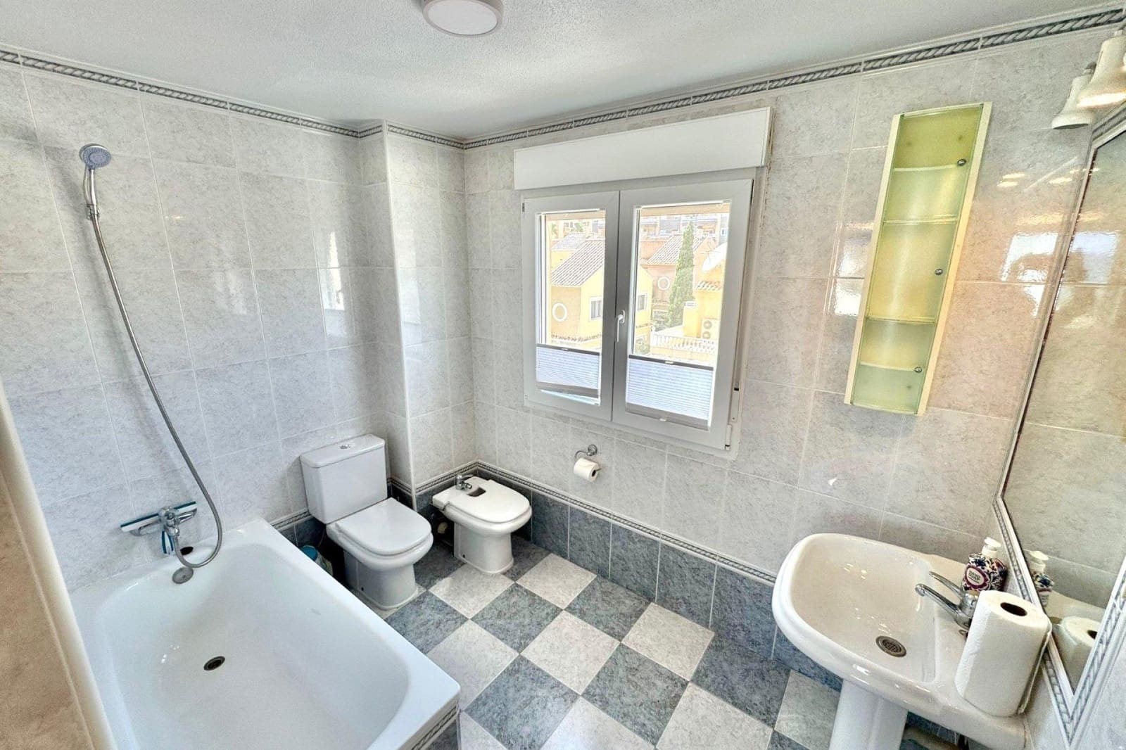 3 bedroom Apartment for sale in Guardamar del Segura - € 350,000 (Ref: 9285240)