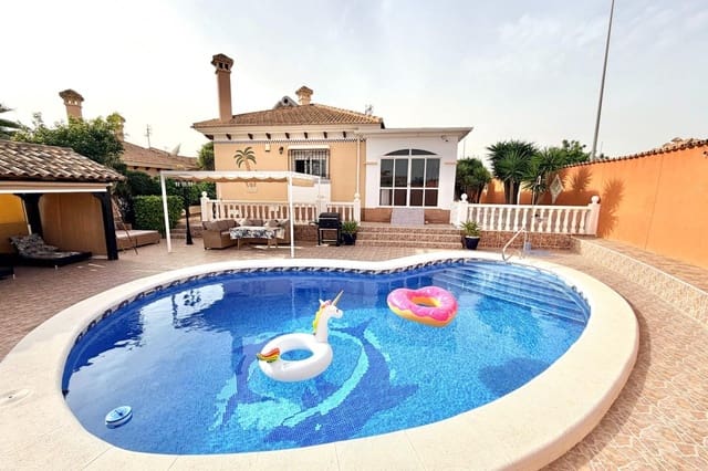Chalet de 3 habitaciones en La Marina, Elche / Elx en venta con piscina - 359.999 € (Ref: 9390910)