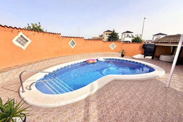 Chalet de 3 habitaciones en La Marina, Elche / Elx en venta con piscina - 359.999 € (Ref: 9390910)