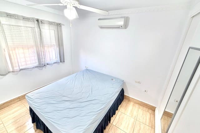 5 quarto Moradia para venda em La Marina, Elche / Elx com piscina - 229 950 € (Ref: 9422477)