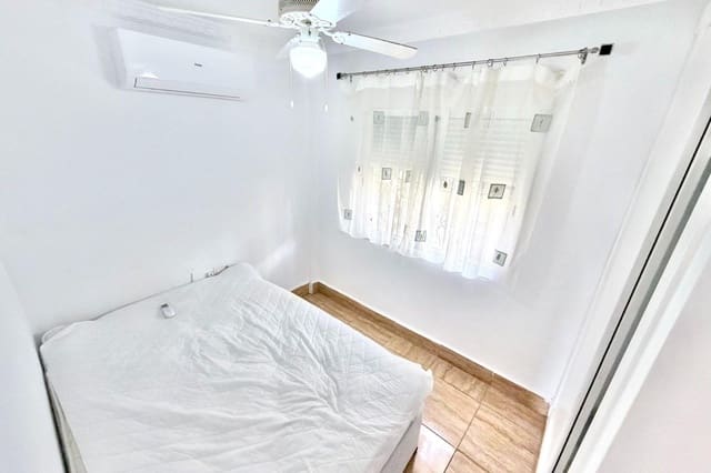 5 quarto Moradia para venda em La Marina, Elche / Elx com piscina - 229 950 € (Ref: 9422477)