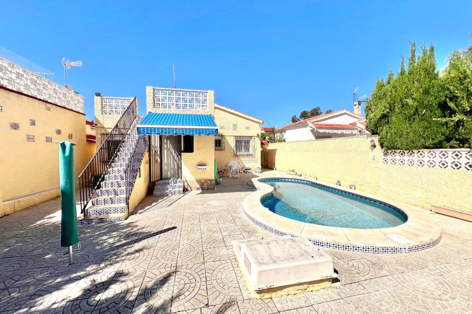2 bedroom Villa for sale in La Marina with pool - € 219,950 (Ref: 9504318)
