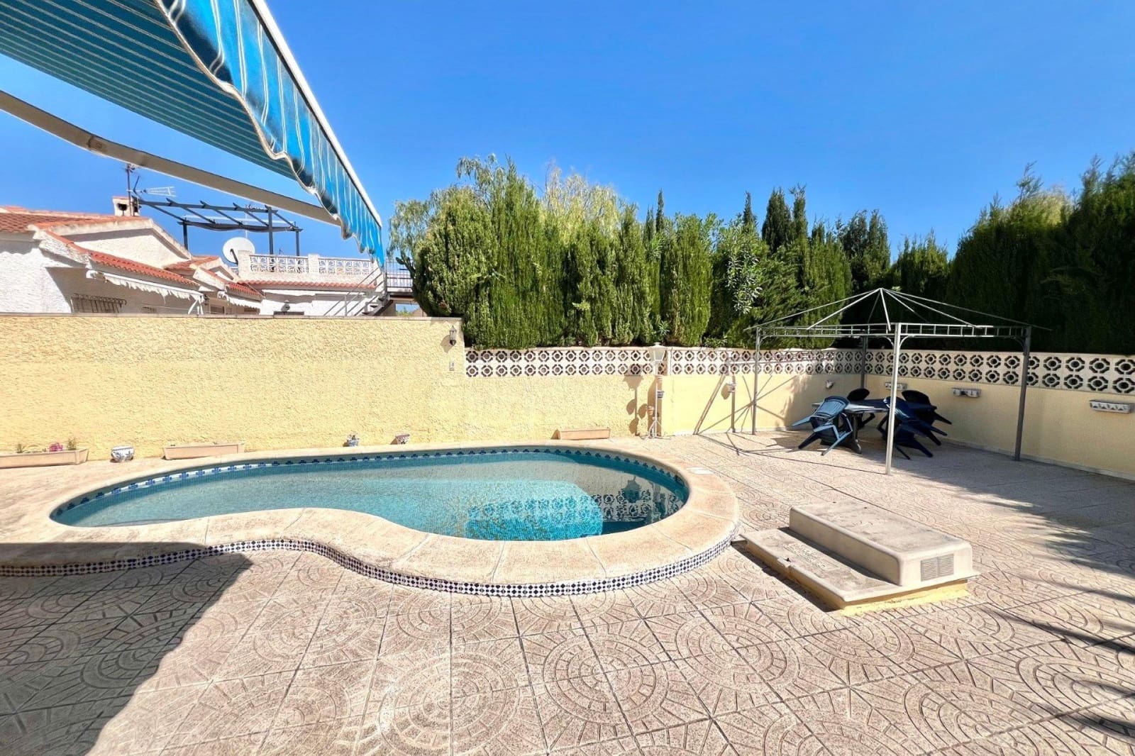2 bedroom Villa for sale in La Marina with pool - € 219,950 (Ref: 9504318)