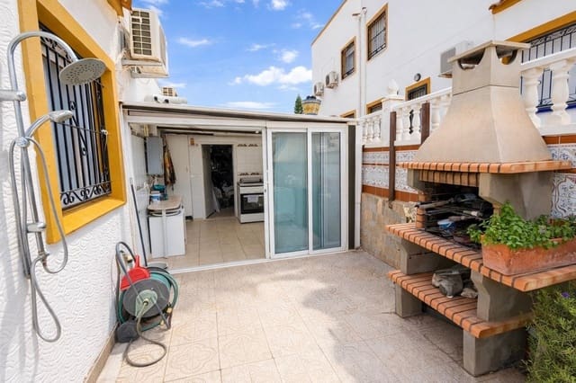 3 slaapkamer Villa te koop in La Marina, Elche / Elx met zwembad - € 192.000 (Ref: 9561830)
