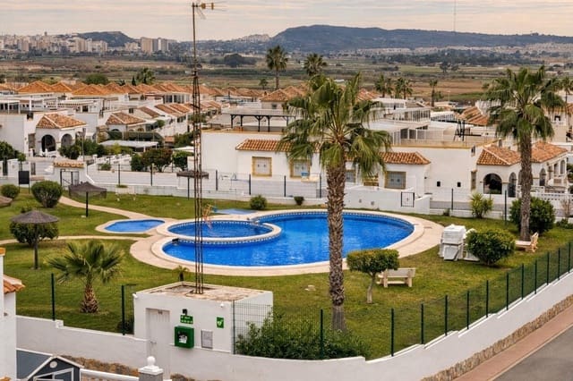 3 slaapkamer Villa te koop in La Marina, Elche / Elx met zwembad - € 192.000 (Ref: 9561830)