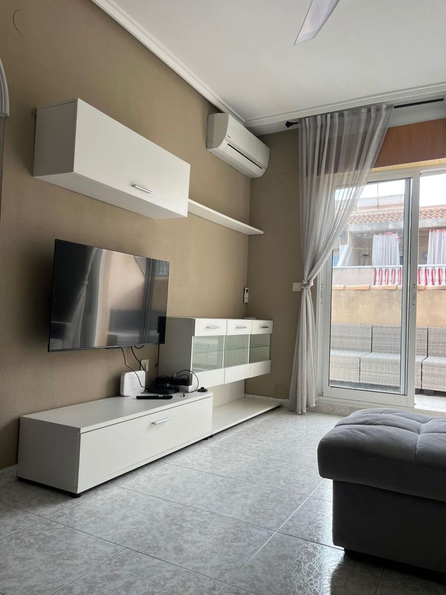 3 makuuhuone Huoneisto myytävänä paikassa Torrevieja mukana uima-altaan 
autotalli - 195 000 € (Ref: 9605010)