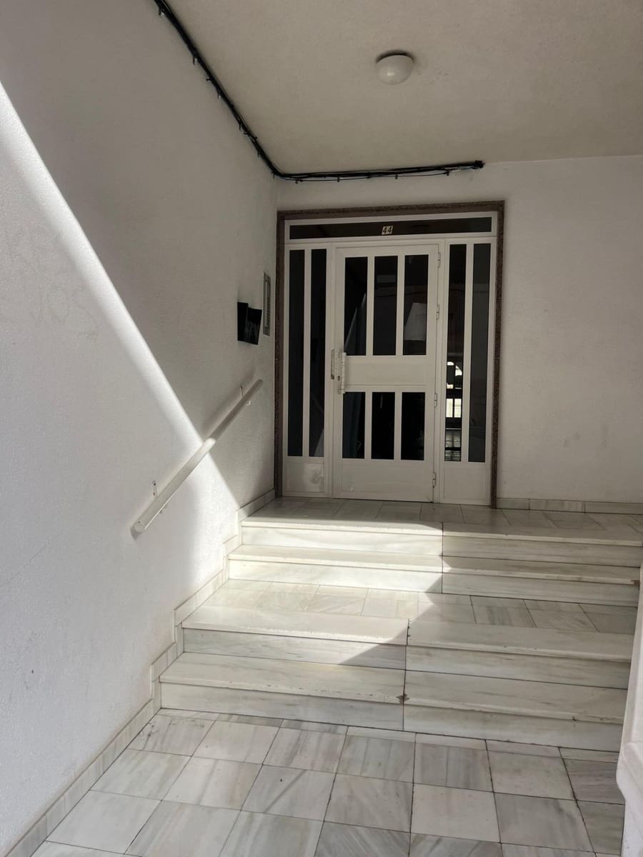 3 makuuhuone Huoneisto myytävänä paikassa Torrevieja mukana uima-altaan 
autotalli - 195 000 € (Ref: 9605010)