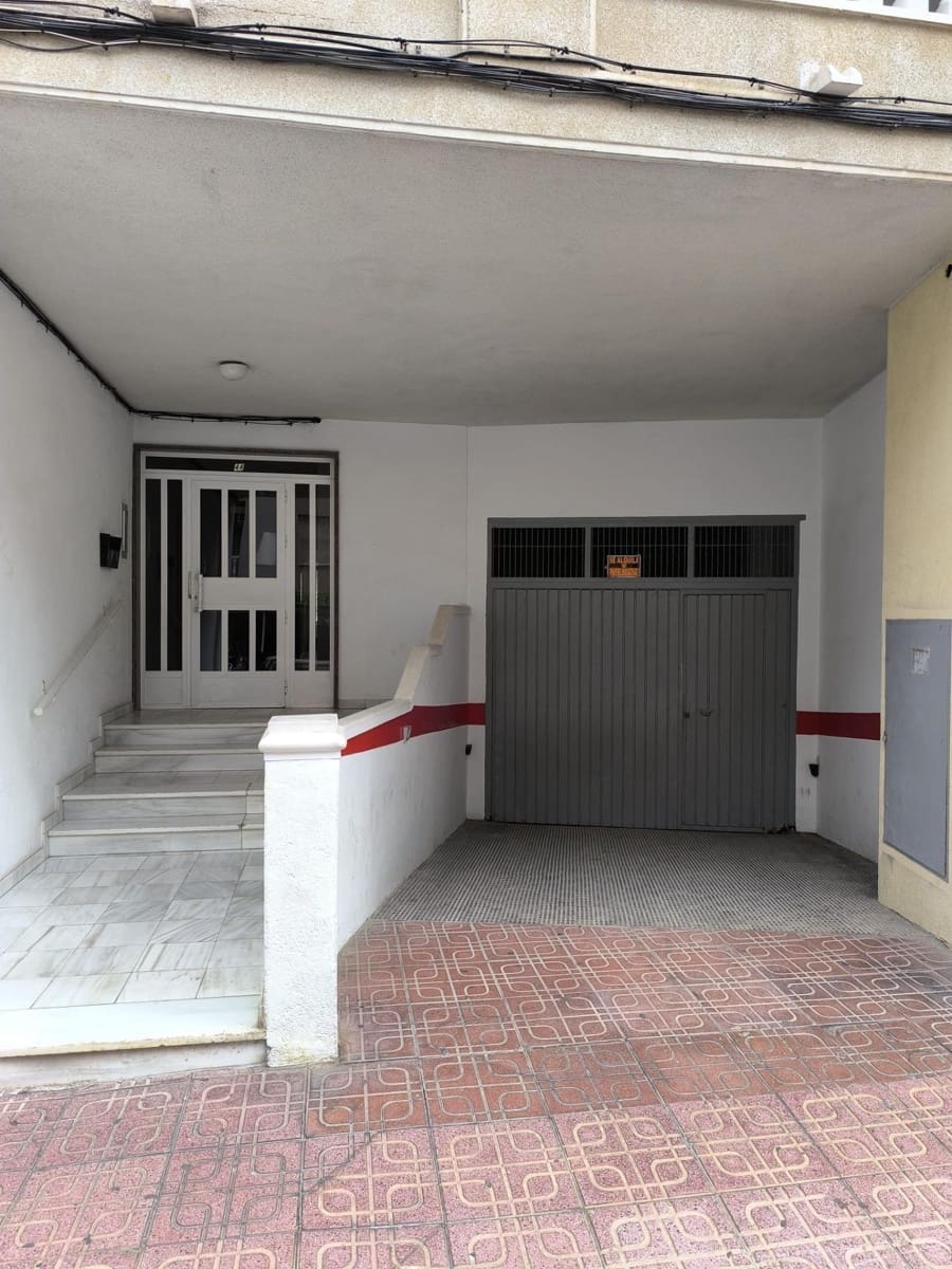 3 makuuhuone Huoneisto myytävänä paikassa Torrevieja mukana uima-altaan 
autotalli - 195 000 € (Ref: 9605010)