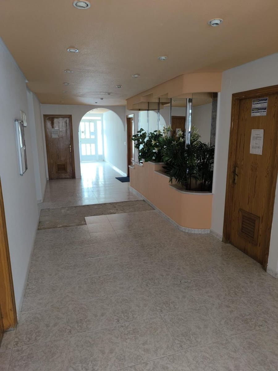 3 makuuhuone Huoneisto myytävänä paikassa Torrevieja mukana uima-altaan 
autotalli - 195 000 € (Ref: 9605010)