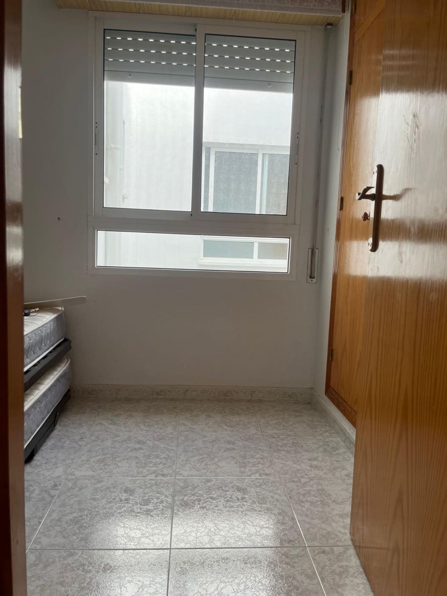 3 makuuhuone Huoneisto myytävänä paikassa Torrevieja mukana uima-altaan 
autotalli - 195 000 € (Ref: 9605010)