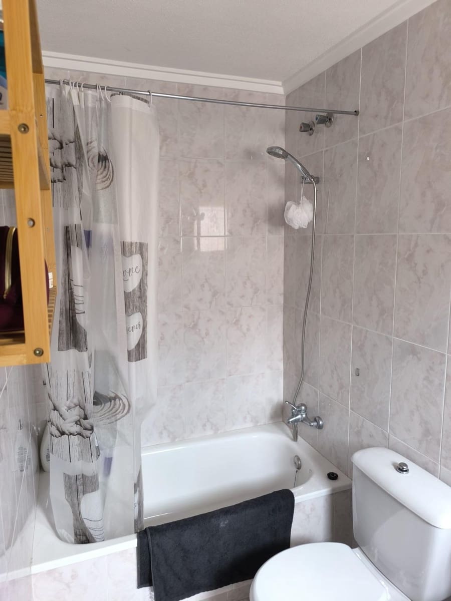 3 makuuhuone Huoneisto myytävänä paikassa Torrevieja mukana uima-altaan 
autotalli - 195 000 € (Ref: 9605010)