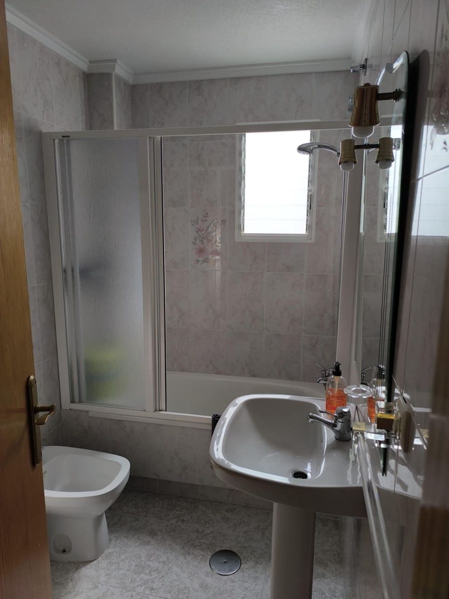 3 makuuhuone Huoneisto myytävänä paikassa Torrevieja mukana uima-altaan 
autotalli - 195 000 € (Ref: 9605010)