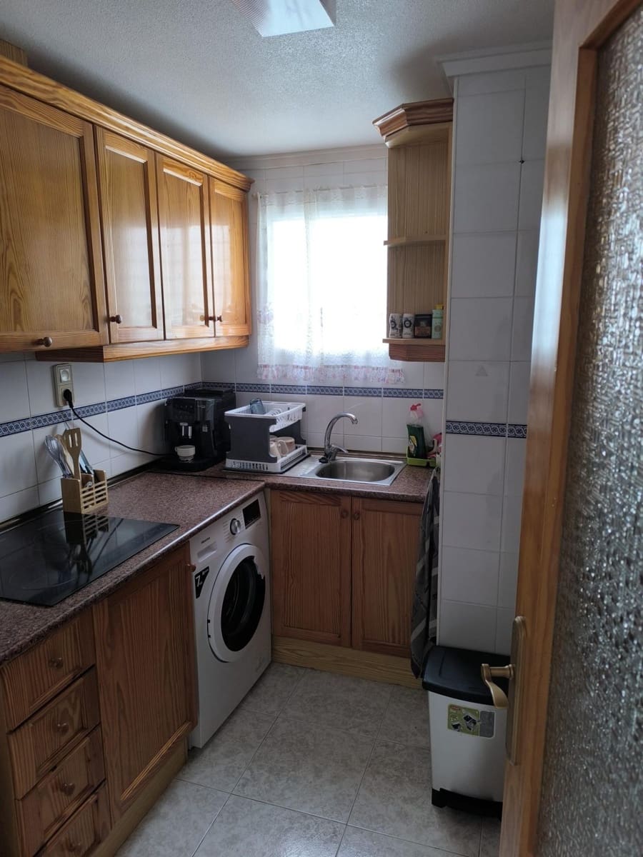 3 makuuhuone Huoneisto myytävänä paikassa Torrevieja mukana uima-altaan 
autotalli - 195 000 € (Ref: 9605010)